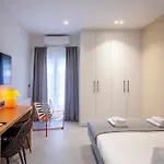 Mazi Rooms Charilaou 2,2