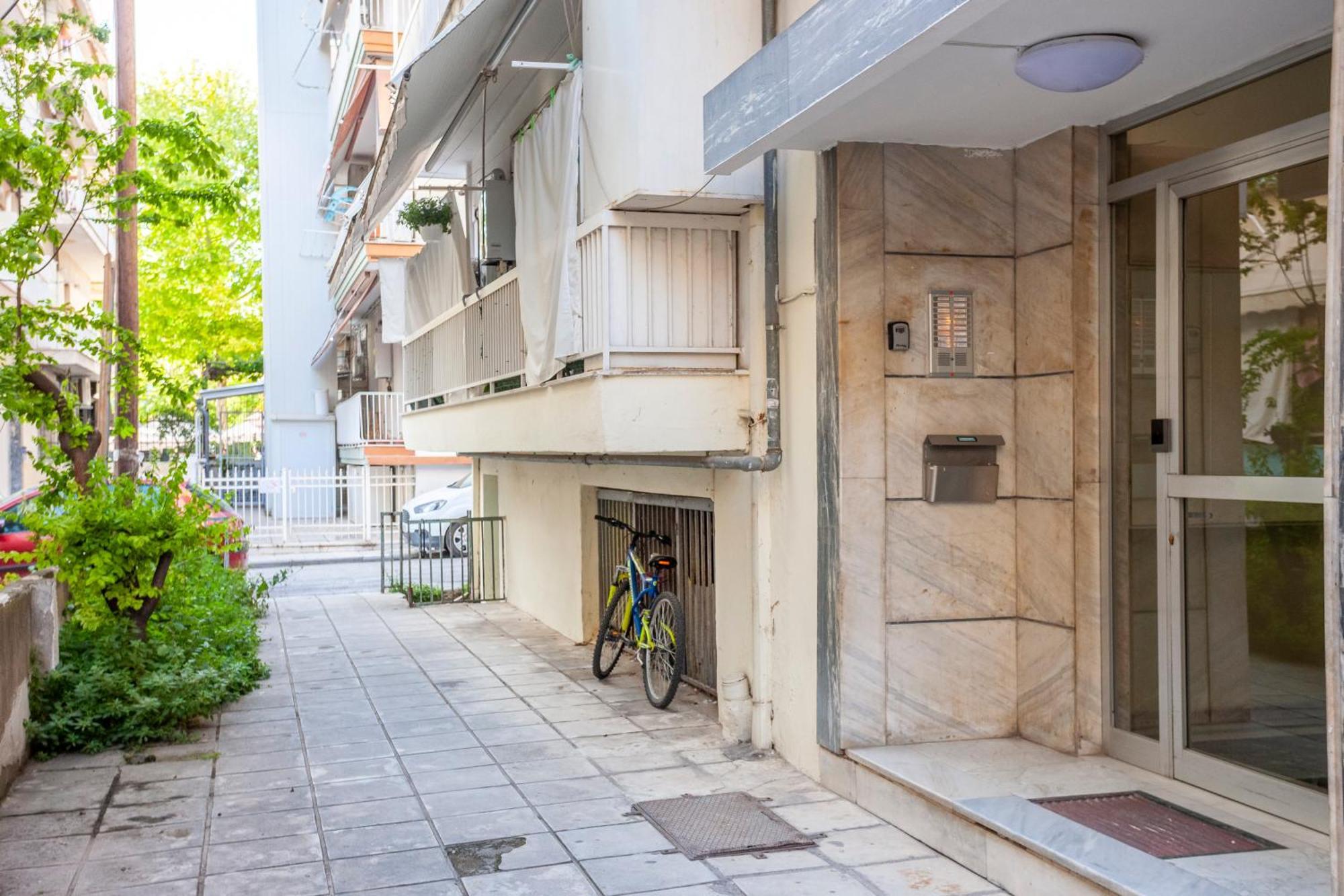 Mazi Charilaou 2,2 Apartment